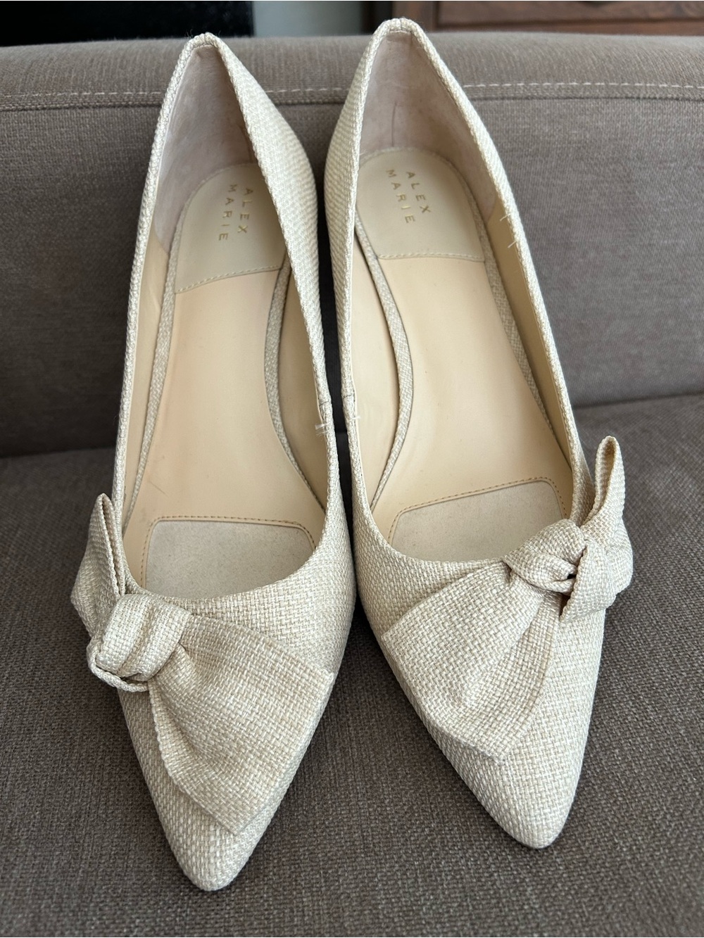 Alex Marie Iris Bow Pumps-Cream-NWOT Size 11